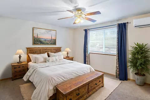 Bedroom - 53001 Loop Dr, La Pine, OR 97739 photo 2 of 10