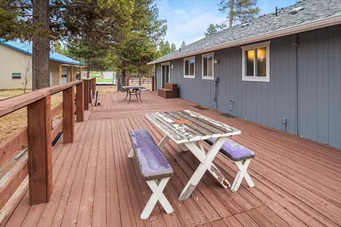 Exterior - 53001 Loop Dr, La Pine, OR 97739 photo 7 of 17