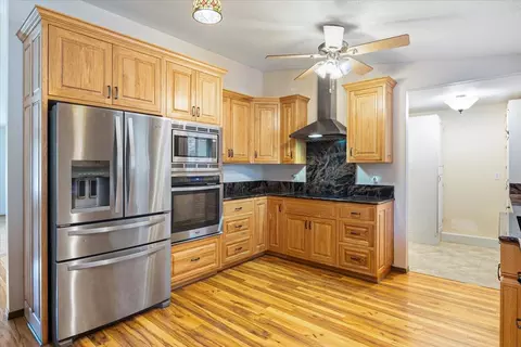 Kitchen - 53001 Loop Dr, La Pine, OR 97739 photo 3 of 6