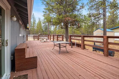 Exterior - 53001 Loop Dr, La Pine, OR 97739 photo 6 of 17