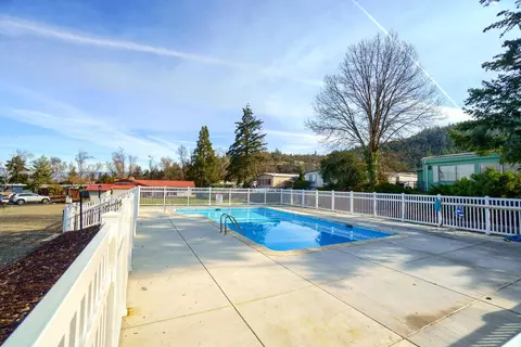 3955 S Stage Rd #21, Medford, OR 97501