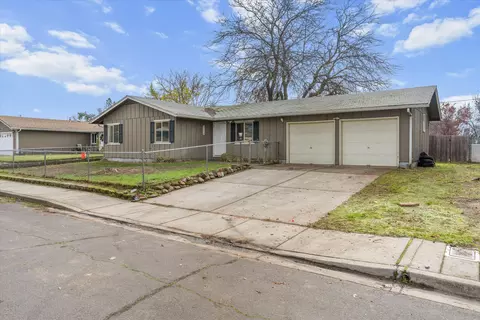 2618 Carr St, White City, OR 97503
