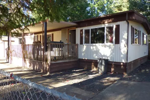 508 Bumblebee Ln, Cave Junction, OR 97523