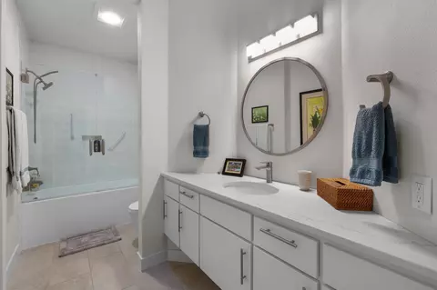 Bath - 60733 Willow Creek Loop, Bend, OR 97702 photo 3 of 3