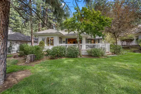Exterior - 60733 Willow Creek Loop, Bend, OR 97702 photo 7 of 10