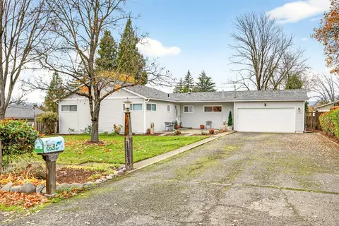 525 Barnes Ave, Medford, OR 97504