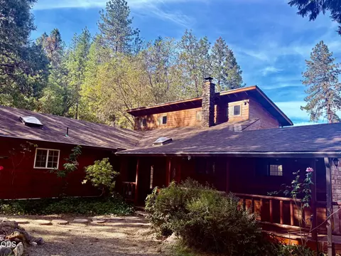 Exterior - 1956 E Fork Rd, Williams, OR 97544 photo 2 of 13