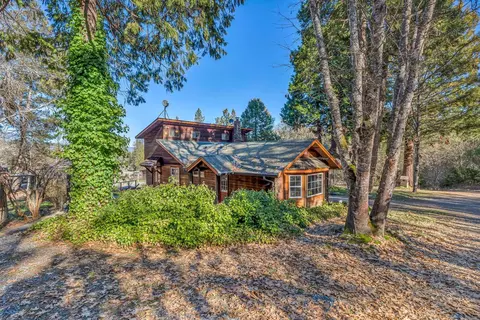 Exterior - 1956 E Fork Rd, Williams, OR 97544 photo 4 of 16