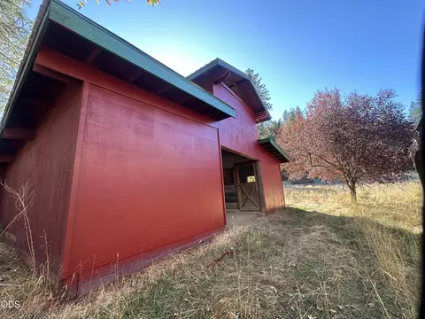 Exterior - 1956 E Fork Rd, Williams, OR 97544 photo 11 of 13