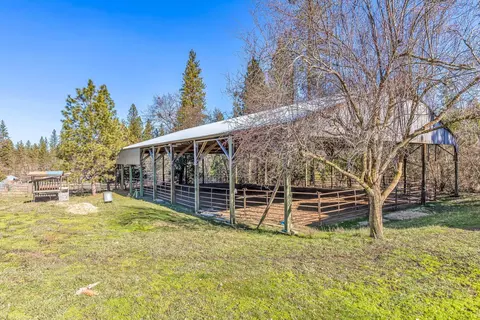Exterior - 1956 E Fork Rd, Williams, OR 97544 photo 11 of 16