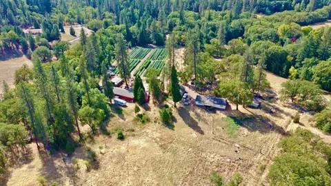 6534 Tunnel Loop Rd, Grants Pass, OR 97526