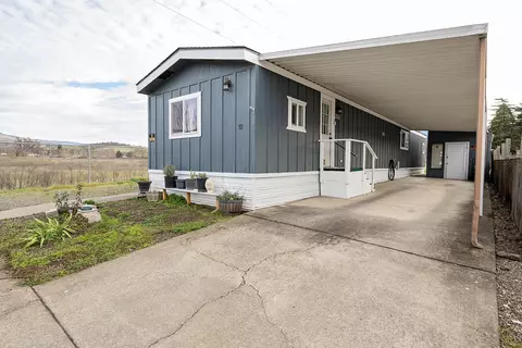 4729 S Pacific Hwy UNIT 12, Phoenix, OR 97535