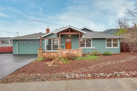 300 NE Mead St, Grants Pass, OR 97526