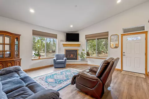 Living - 15924 Jackpine Rd, La Pine, OR 97739 photo 1 of 2