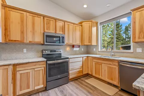 Kitchen - 15924 Jackpine Rd, La Pine, OR 97739 photo 1 of 3