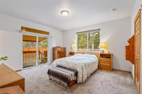Bedroom - 15924 Jackpine Rd, La Pine, OR 97739 photo 2 of 5