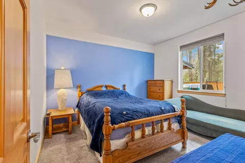 Bedroom - 15924 Jackpine Rd, La Pine, OR 97739 photo 4 of 5