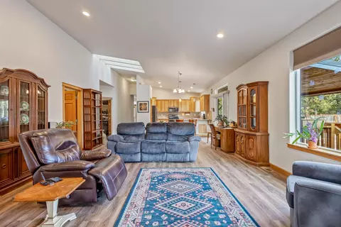 Living - 15924 Jackpine Rd, La Pine, OR 97739 photo 2 of 2