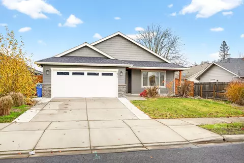 1870 SW Mistybrook Dr, Grants Pass, OR 97527