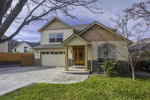 4584 Wolf Run Dr, Medford, OR 97504