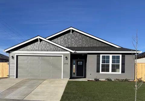 3715 Ford Dr, Medford, OR 97504
