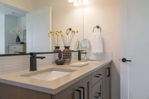 Bath - 3812 Eagle Rd, Bend, OR 97701 photo 1 of 1