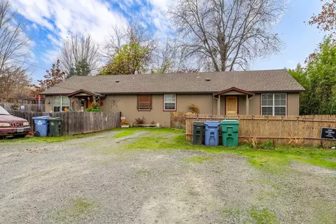 1848 Cloverlawn Dr, Grants Pass, OR 97527