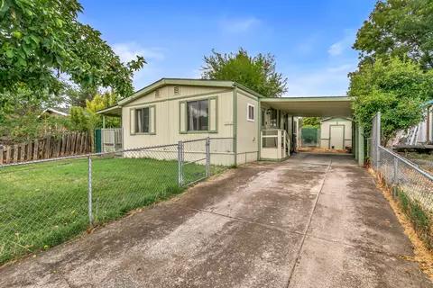 558 Meadow Ln, Eagle Point, OR 97524 photo 1