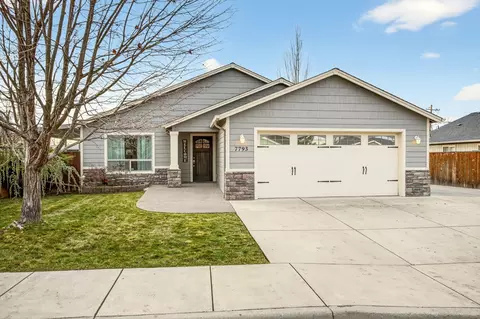 7793 Fallbrook Ln, White City, OR 97503