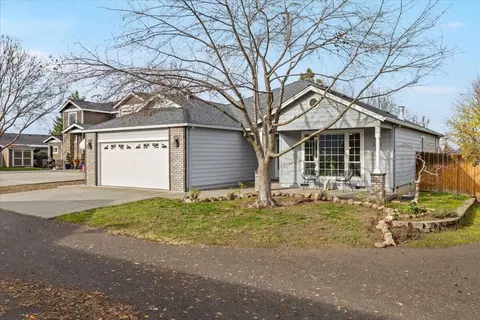 1141 Brookdale Ave, Medford, OR 97504