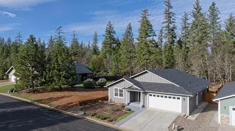 371 Cedar Ridge Dr, Cave Junction, OR 97523