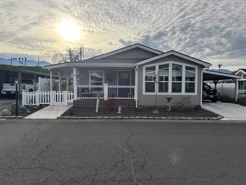 333 Mountain View Dr #70, Talent, OR 97540