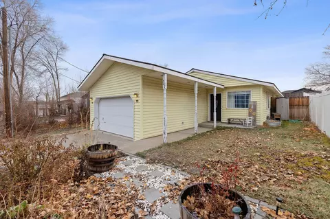 541 SW 3rd St, Madras, OR 97741
