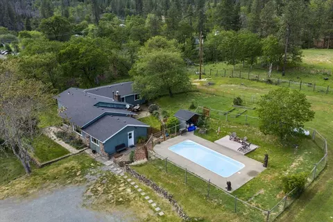 1360 Oxyoke Rd, Grants Pass, OR 97526