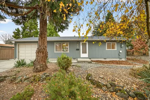 815 SE 11th St, Grants Pass, OR 97526