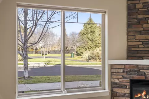 Living - 20745 NE Comet Ln, Bend, OR 97701 photo 3 of 6