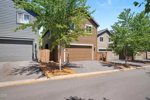 Exterior - 20745 NE Comet Ln, Bend, OR 97701 photo 3 of 5