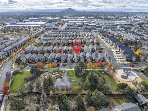 View/Area - 20745 NE Comet Ln, Bend, OR 97701 photo 2 of 3