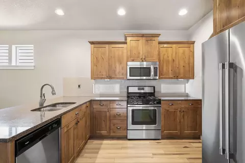 Kitchen - 20745 NE Comet Ln, Bend, OR 97701 photo 3 of 4