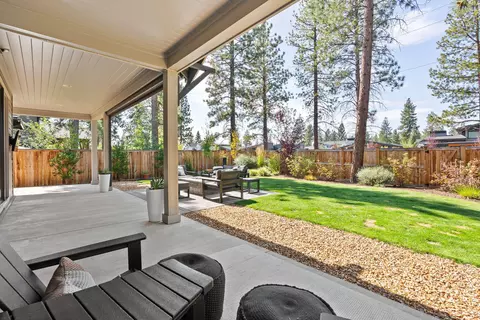 Exterior - 1185 NW Singleton Pl, Bend, OR 97703 photo 10 of 17