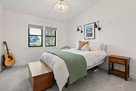 Bedroom - 1185 NW Singleton Pl, Bend, OR 97703 photo 5 of 6