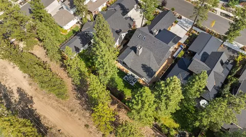 View/Area - 1185 NW Singleton Pl, Bend, OR 97703 photo 10 of 13