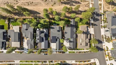 View/Area - 1185 NW Singleton Pl, Bend, OR 97703 photo 1 of 13