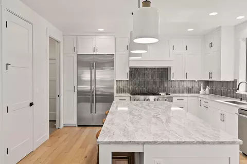 Kitchen - 1185 NW Singleton Pl, Bend, OR 97703 photo 2 of 7