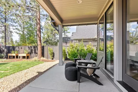 Exterior - 1185 NW Singleton Pl, Bend, OR 97703 photo 8 of 17