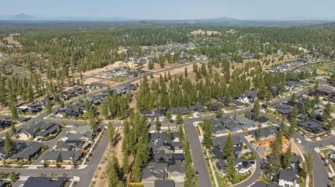 View/Area - 1185 NW Singleton Pl, Bend, OR 97703 photo 4 of 13