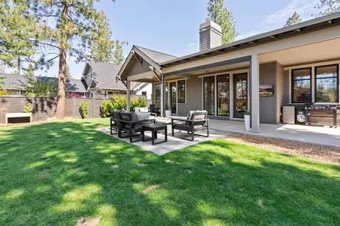 Exterior - 1185 NW Singleton Pl, Bend, OR 97703 photo 12 of 17