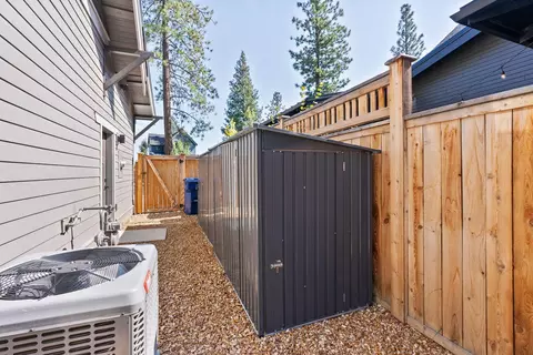 Exterior - 1185 NW Singleton Pl, Bend, OR 97703 photo 16 of 17