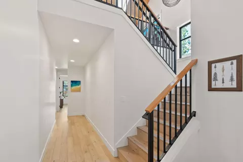 Entry Way - 1185 NW Singleton Pl, Bend, OR 97703 photo 4 of 5