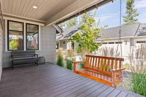 Exterior - 1185 NW Singleton Pl, Bend, OR 97703 photo 4 of 17